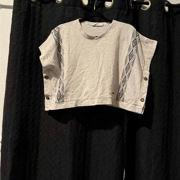 Roxy Top - Picture 3 of 10